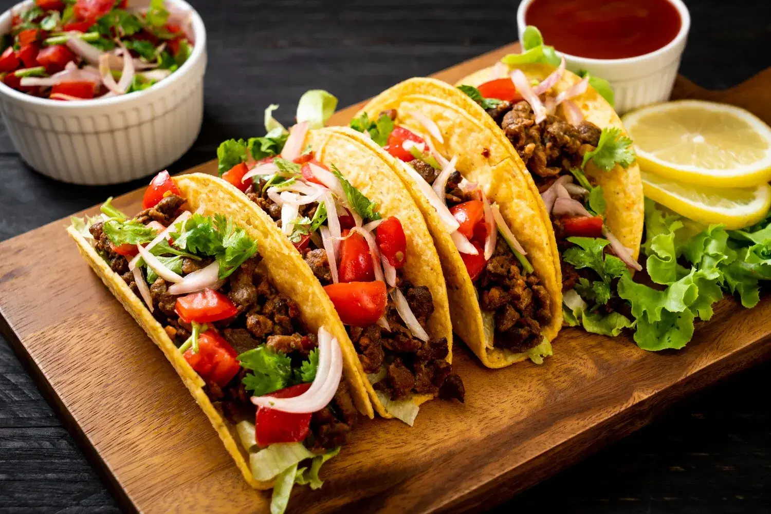 Tacos https://4kym48m6w0dj35od.public.blob.vercel-storage.com/dishes/internal/tacos-1759496354959.webp