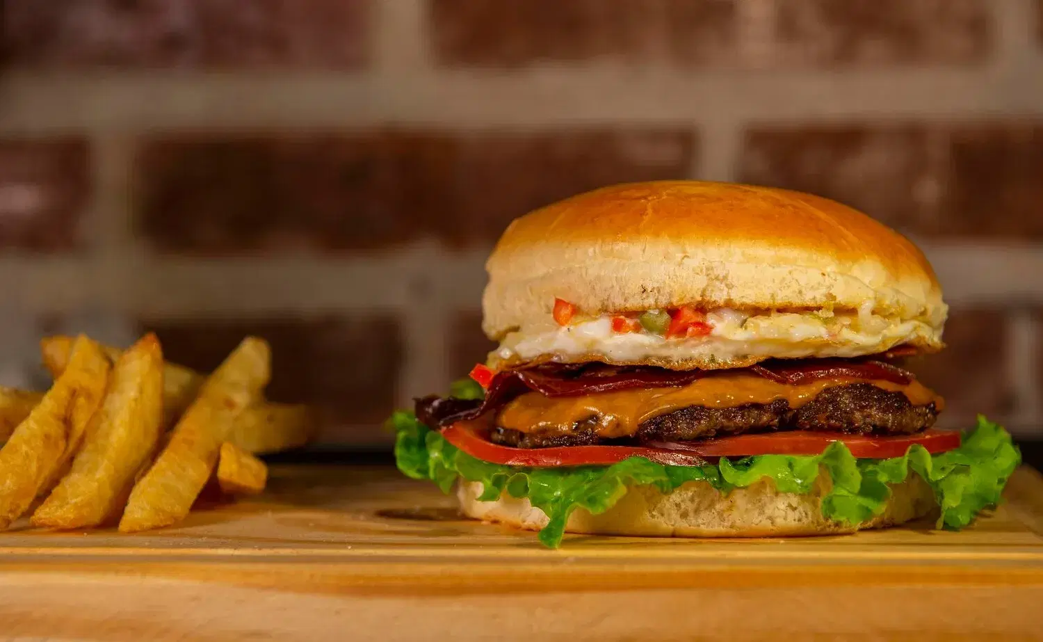 X-Salada https://4kym48m6w0dj35od.public.blob.vercel-storage.com/dishes/internal/x-salada-1763988913073.webp