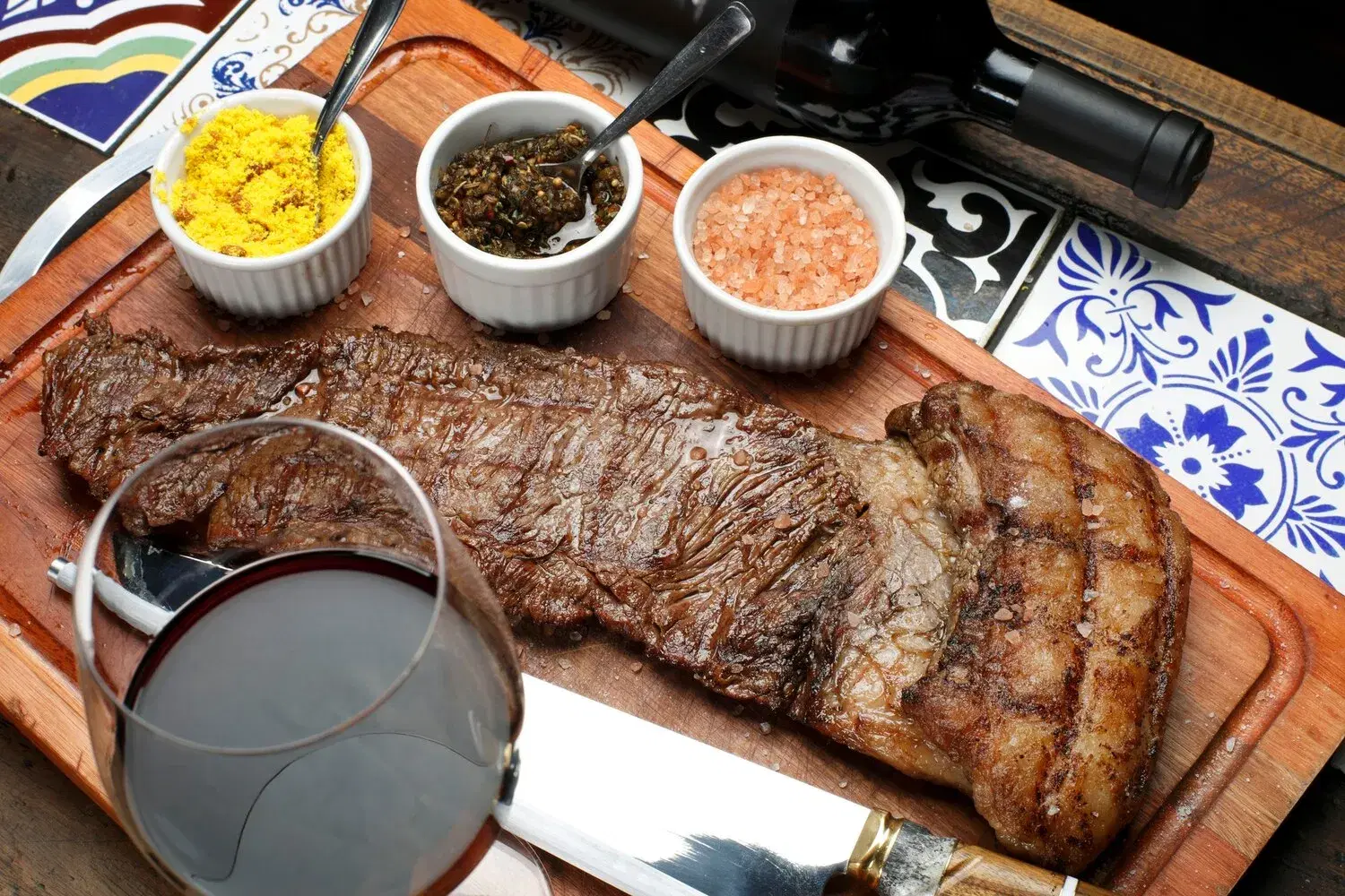 Asado Argentino Asado Argentino https://4kym48m6w0dj35od.public.blob.vercel-storage.com/dishes/internal/asado-argentino-1759360810007.webp