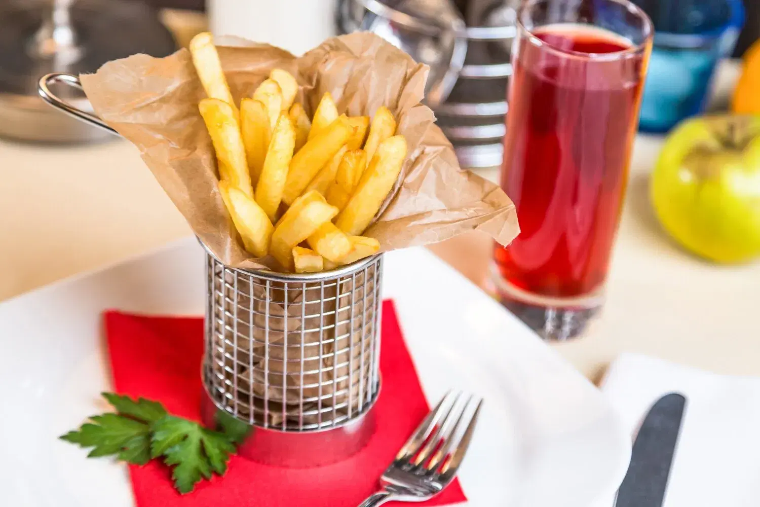 Frites Fraîches Frites Fraîches https://4kym48m6w0dj35od.public.blob.vercel-storage.com/dishes/internal/frites-fra-ches-1759360174538.webp