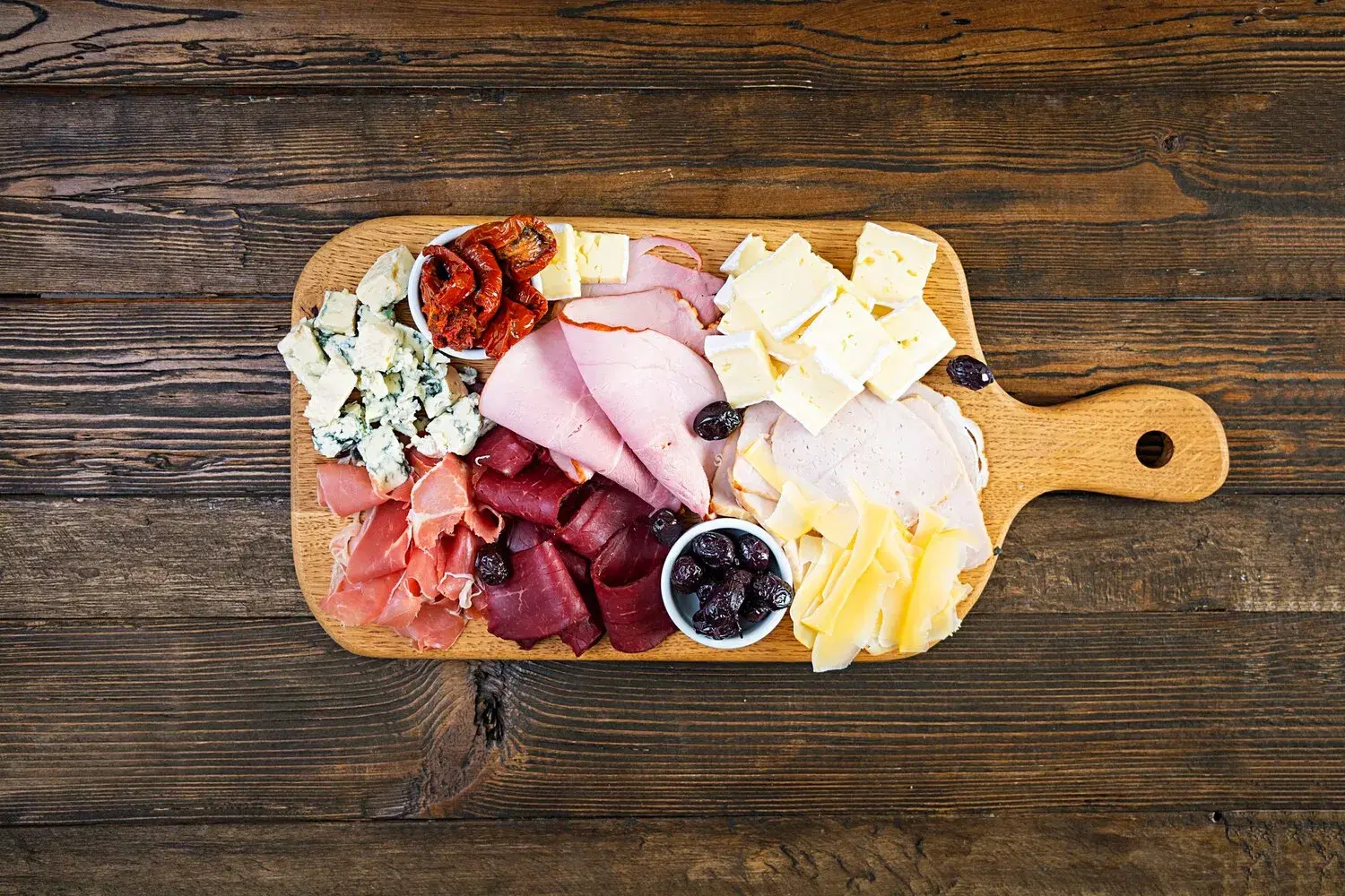 Planche de Charcuterie Planche de Charcuterie https://4kym48m6w0dj35od.public.blob.vercel-storage.com/dishes/internal/planche-de-charcuterie-1759360595520.webp