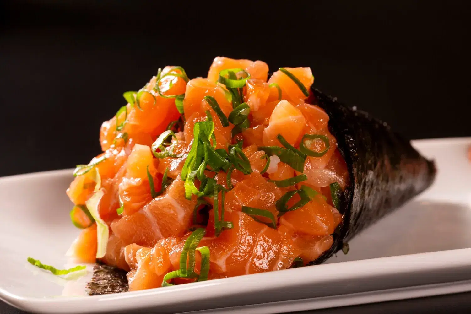 Temaki Temaki https://4kym48m6w0dj35od.public.blob.vercel-storage.com/dishes/internal/temaki-1762884485626.webp